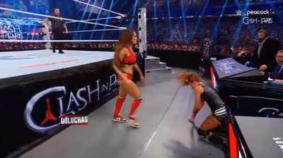 Becky Lynch vs Nikki Bella